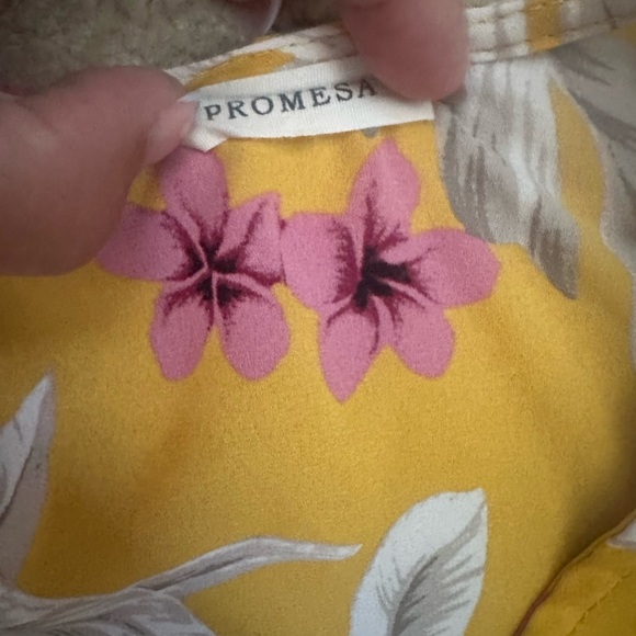 💙💙 3/12 BUNDLE DEAL Promesa Women’s Yellow 3/4 Sleeve Fitted Blouse - Picture 3 of 3